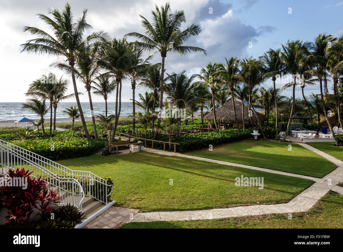 Delray Beach Florida, Wright by the Sea, Hotel, alt, Atlantischer Ozean, Palmen, Tiki-Hütte, Cabana, FL150415001 Stockfoto