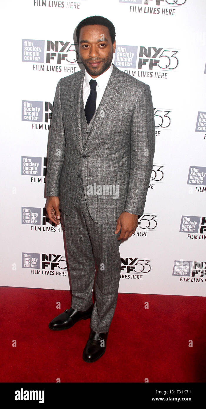 New York, USA. 27. Sep, 2015. Schauspieler CHIWETEL EJIOFOR besucht die 2015 New York Film Festival Premiere von "The Martian" in der Alice Tully Hall im Lincoln Center statt. Bildnachweis: Nancy Kaszerman/ZUMA Draht/Alamy Live-Nachrichten Stockfoto