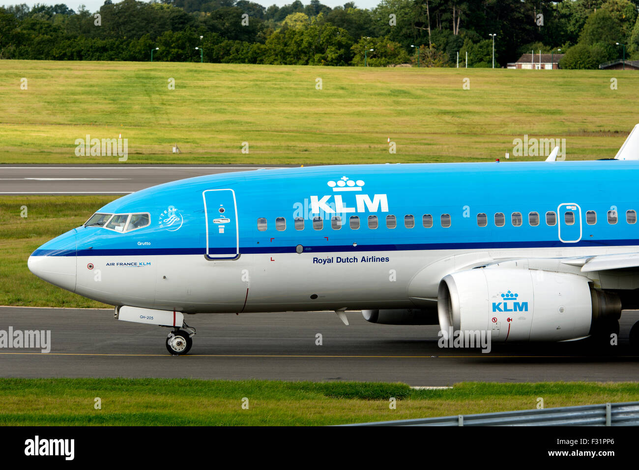 KLM Boeing 737 (PH-BGH) Rollen am Flughafen Birmingham, UK Stockfoto