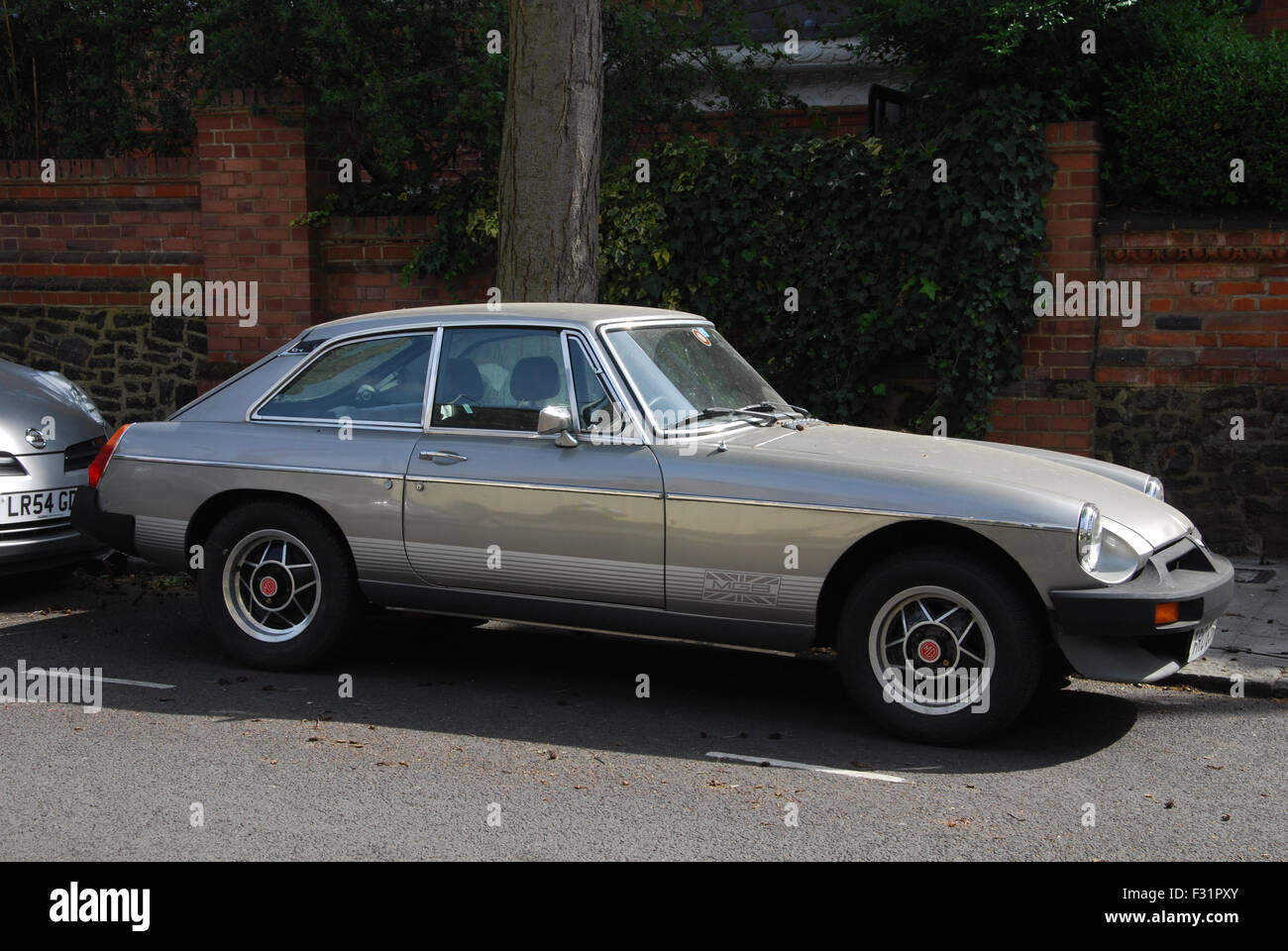 Zinn Silber 1980 MGB GT Limited Edition mit original LE Räder, Hampstead London Stockfoto