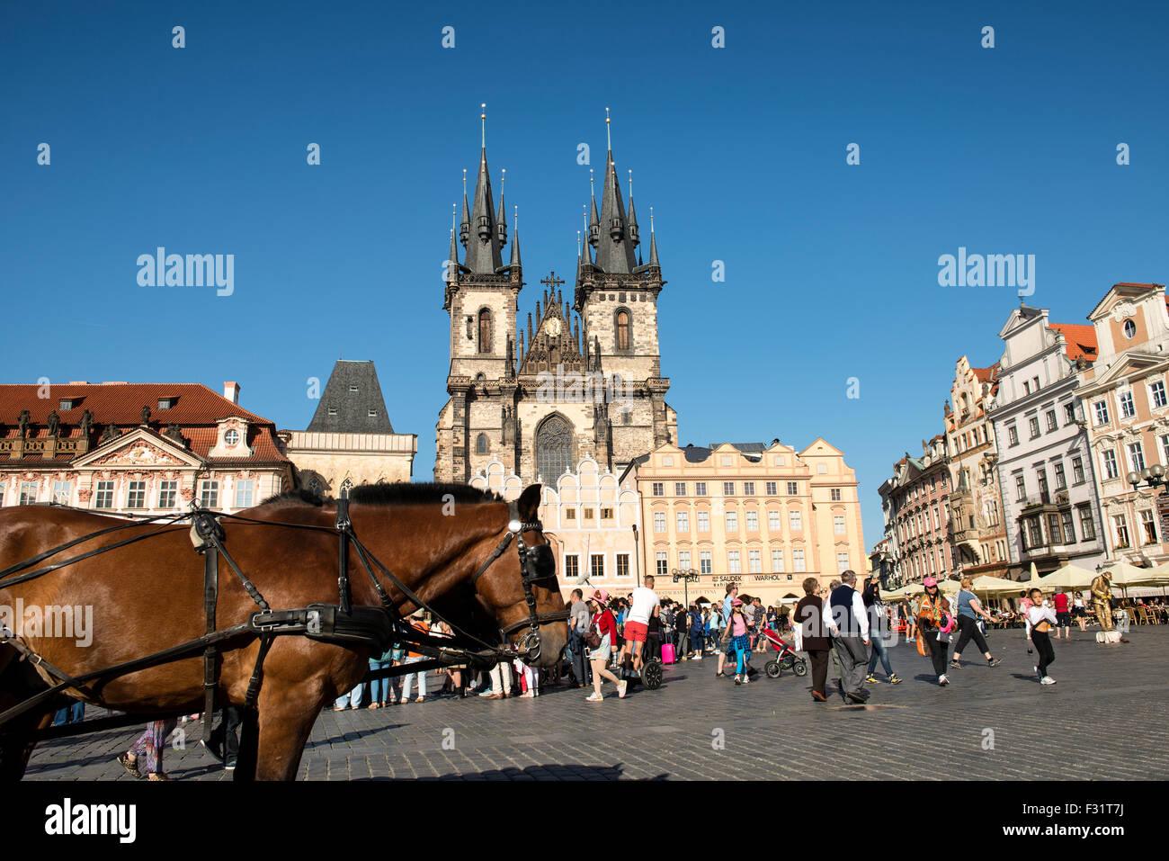 Prag, Tschechische Republik - 4. Juni 2015: The Church of Our Lady vor Tyn ein dominantes Merkmal der Altstadt von Prag, Tschechien ist Stockfoto