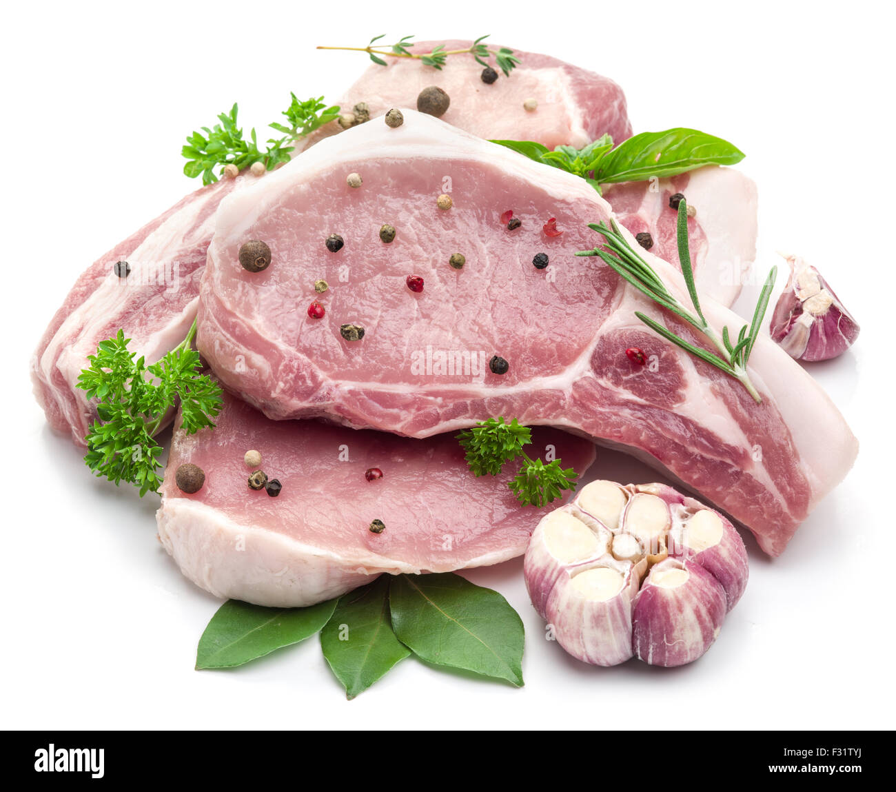 Rohes Schweinefleisch Fleisch Steaks mit Gewürzen auf dem weißen Hintergrund. Stockfoto