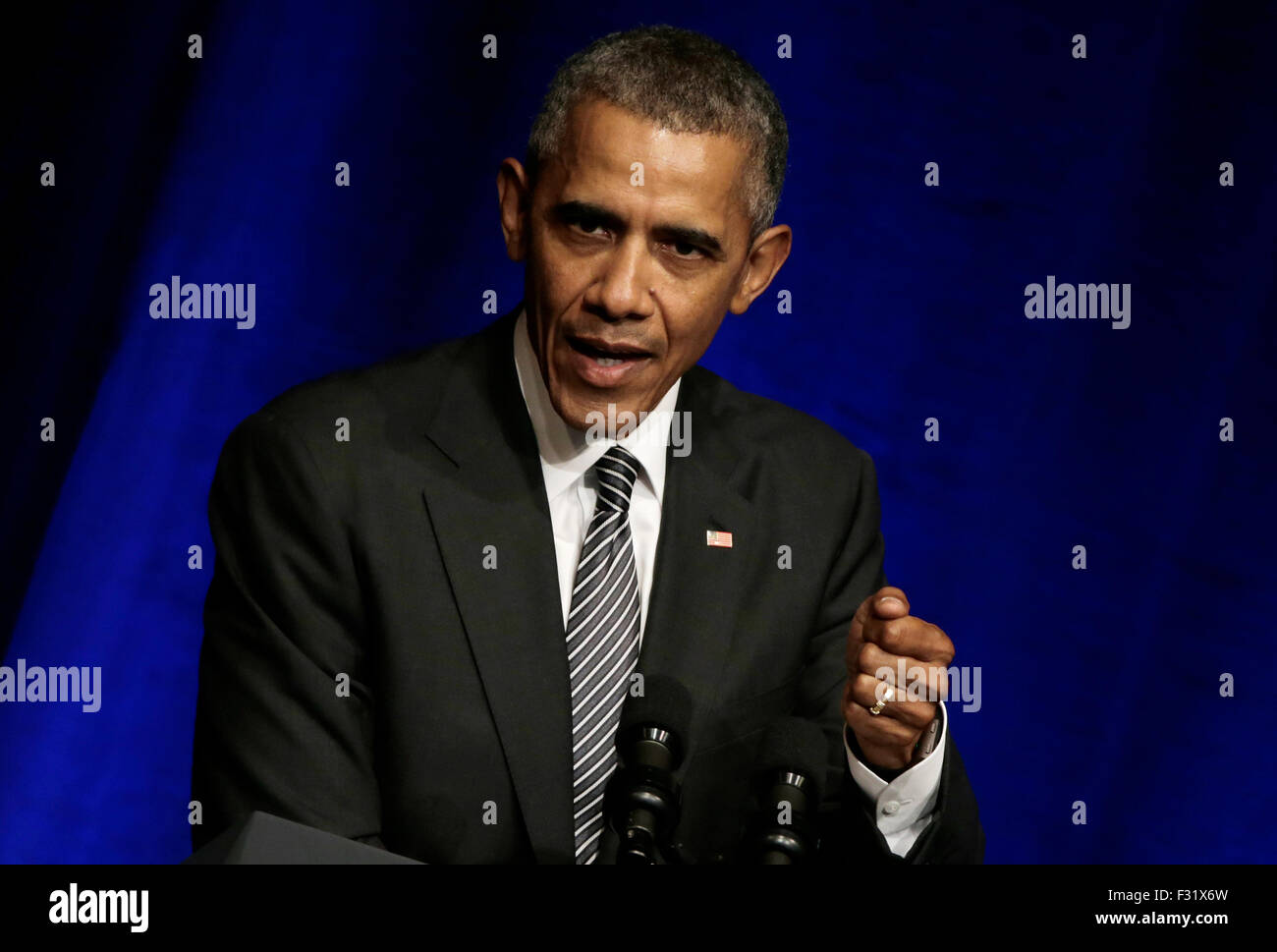 New York, USA. 27. Sep, 2015. US-Präsident Barack Obama spricht bei einer demokratischen nationalen Ausschusses LGTB-Spendenaktion in Gotham Hall in New York, USA, 27. September 2015. Bildnachweis: Dpa picture Alliance/Alamy Live News Stockfoto