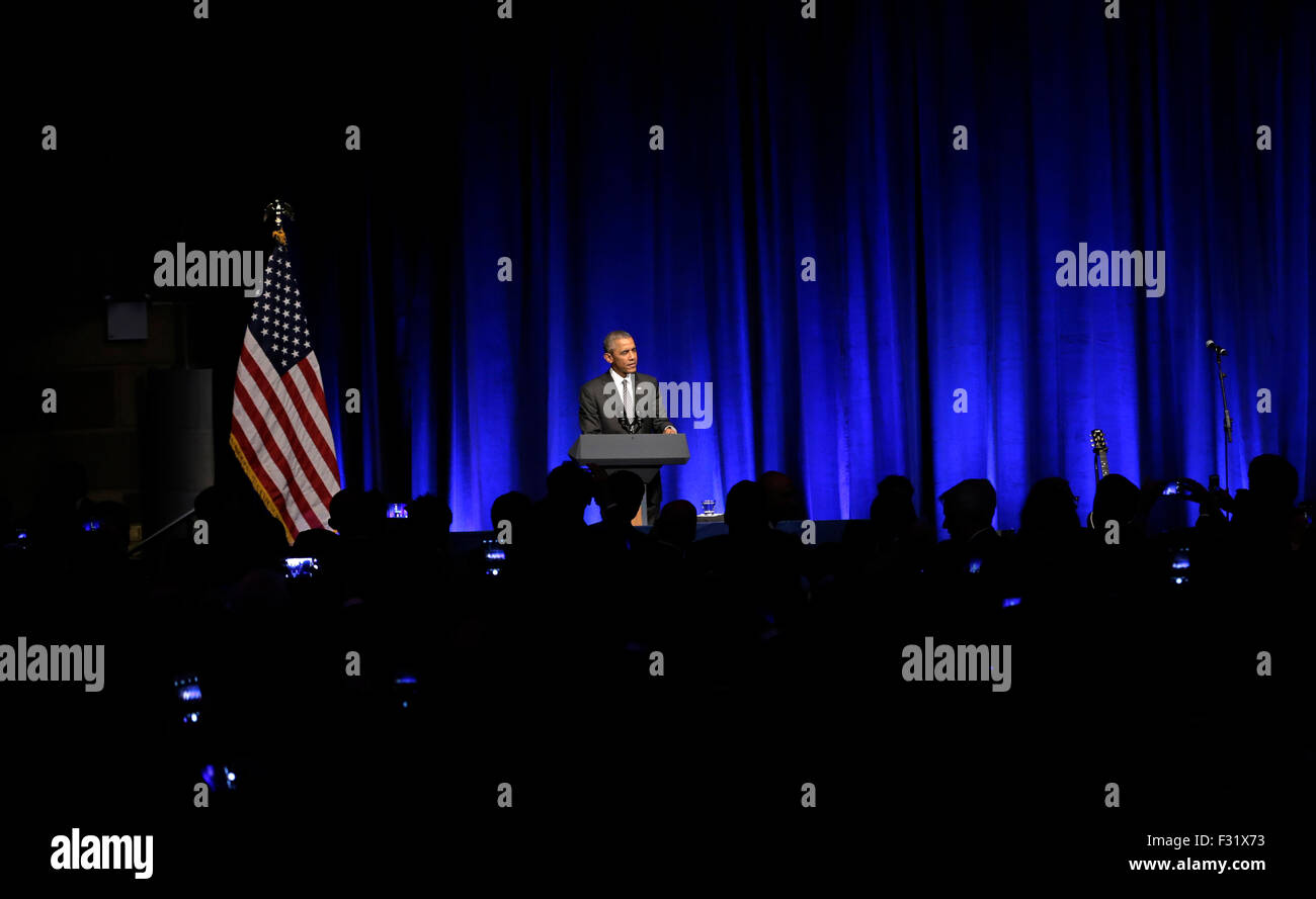 New York, USA. 27. Sep, 2015. US-Präsident Barack Obama spricht bei einer demokratischen nationalen Ausschusses LGTB-Spendenaktion in Gotham Hall in New York, USA, 27. September 2015. Bildnachweis: Dpa picture Alliance/Alamy Live News Stockfoto
