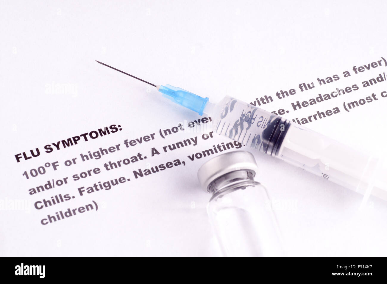 Grippe-Impfung und Warnung über Sympthoms und Nebenfolgen Stockfoto