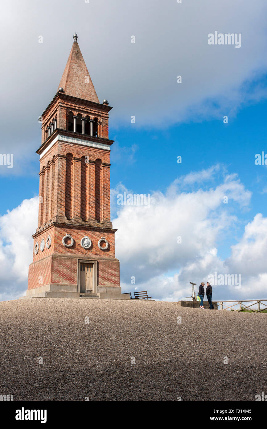 Die roten Backsteinturm, errichtet im Jahre 1875, auf der Spitze des Hügels von Himmelbjerget, steht bei 147 m (482 ft) Stockfoto