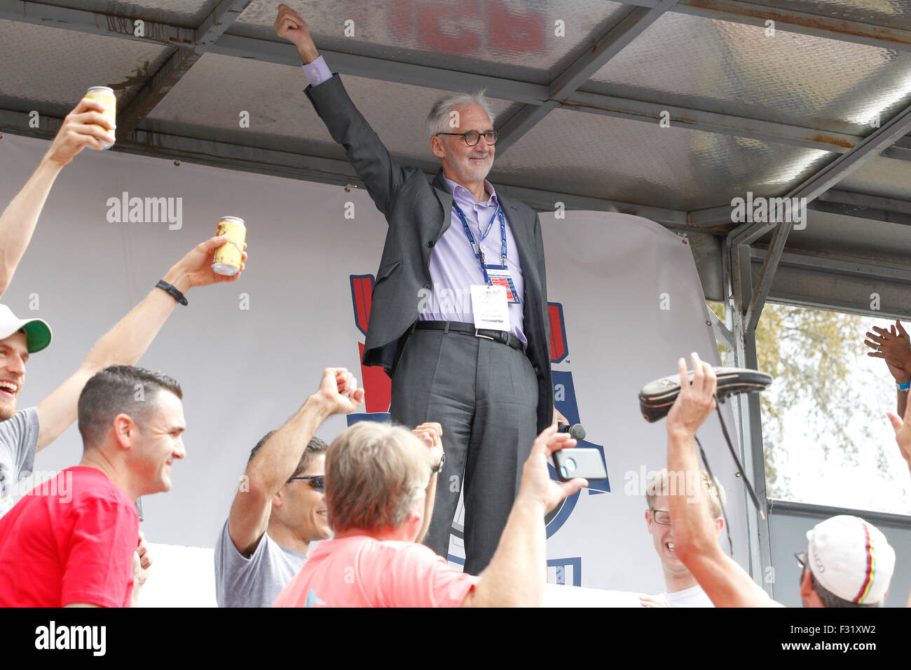 Richmond, Virginia, 27. SEPT. 2015. Uci-Präsident Brian cookson Adressen Fans bei der UCI Straßen Rad WM. Credit: ironstring/alamy leben Nachrichten Stockfoto