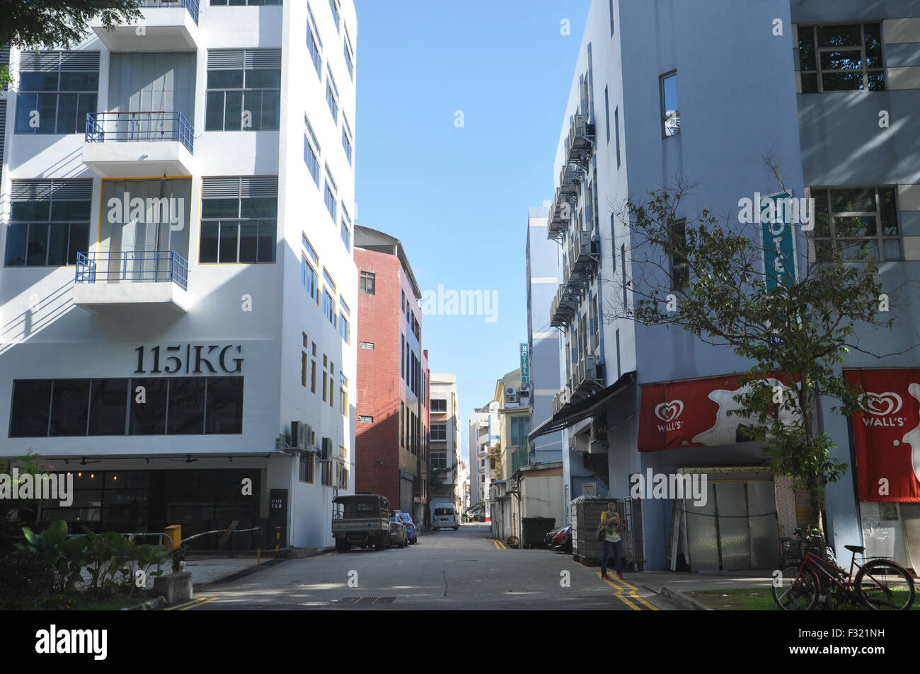 Eine schmale Straße in der Nähe von Kallang Road, Singapur. Stockfoto