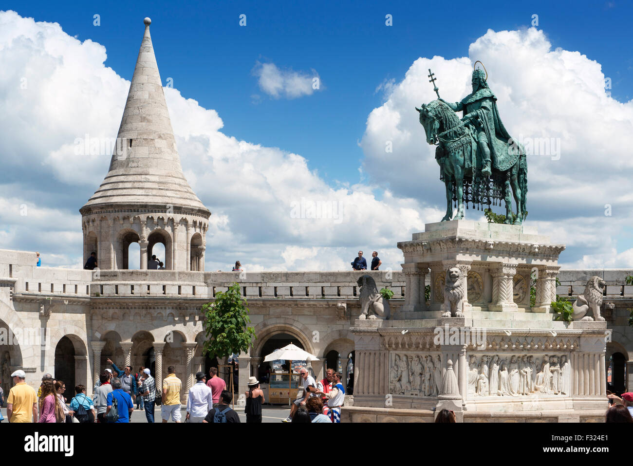 Statue des Heiligen Stephans, Fischerbastei, Burgberg, Budapest, Ungarn Stockfoto