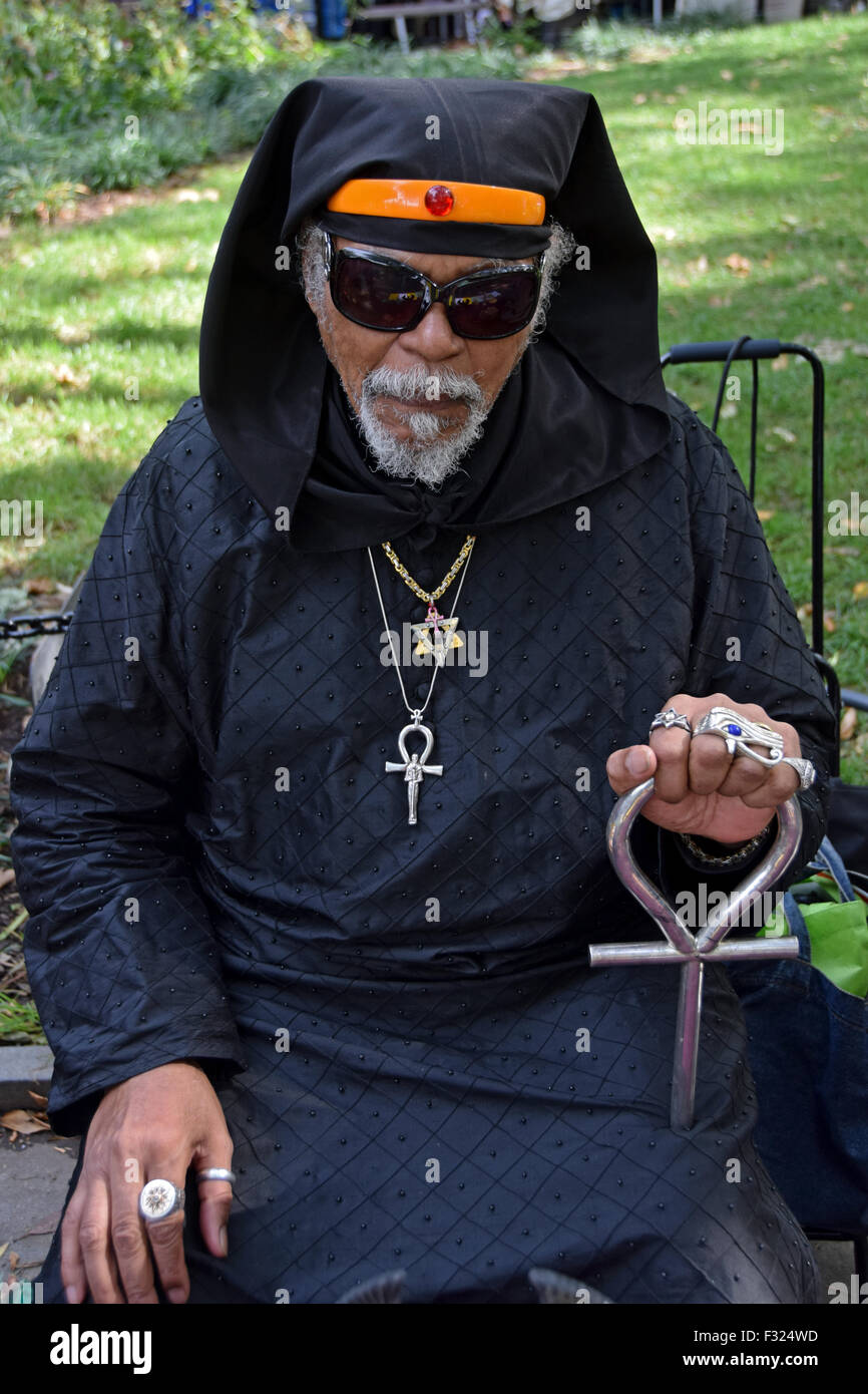 Porträt eines Teilnehmers des Pagan Pride Tag Erntedankfest im Washington Square Park in Greenwich Village, New York City. Stockfoto