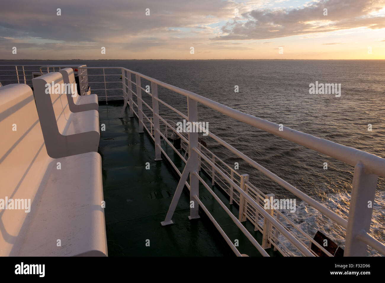 Sonnenaufgang auf der Fähre P & O, MS Pride of York Kreuzung zwischen Rumpf und Zeebrugge Stockfoto