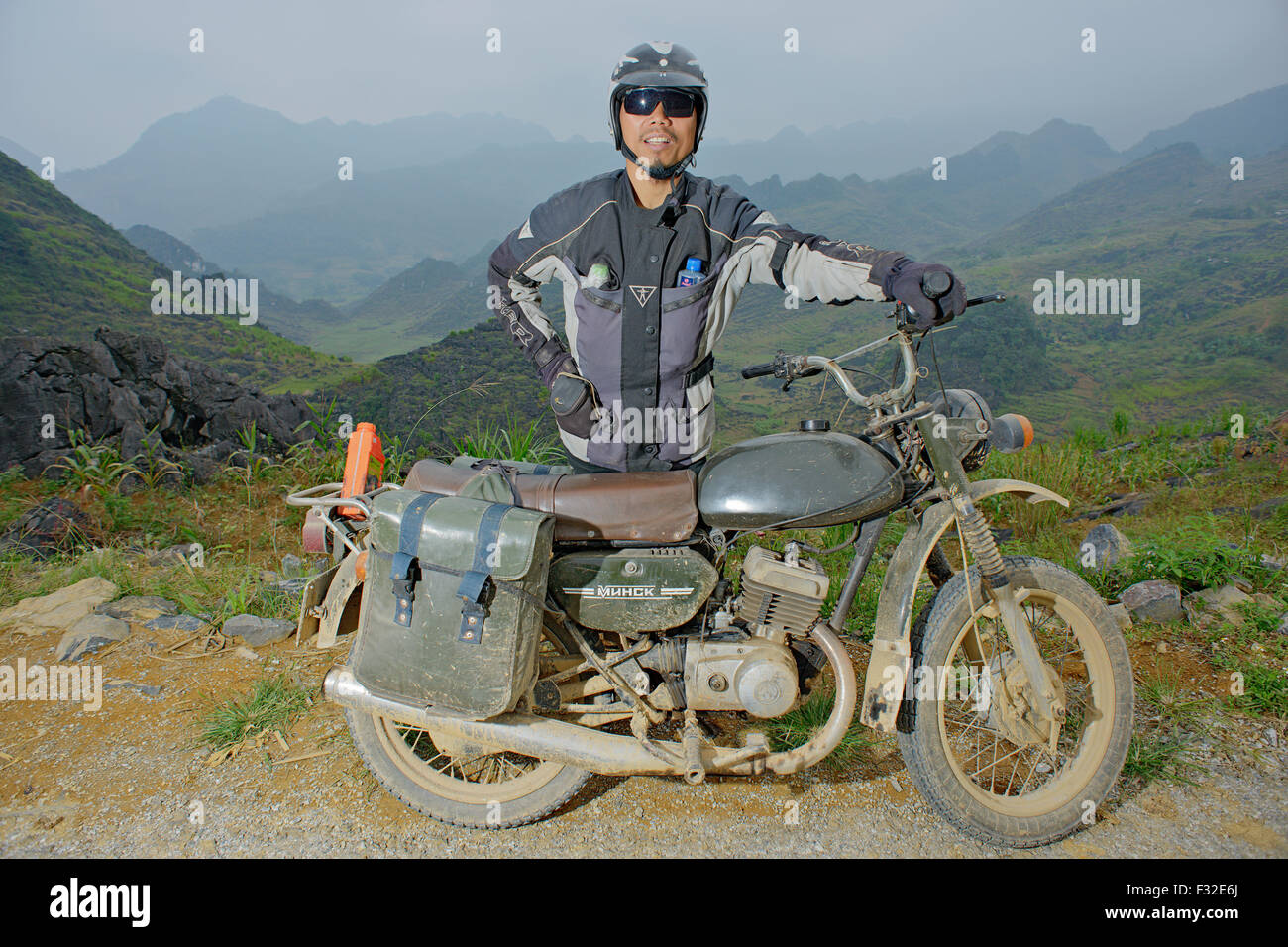 Ursprünglich hergestellt in Belarus, Minsk Motorrad hat einen legendären  Ruf in Nordvietnam Stockfotografie - Alamy