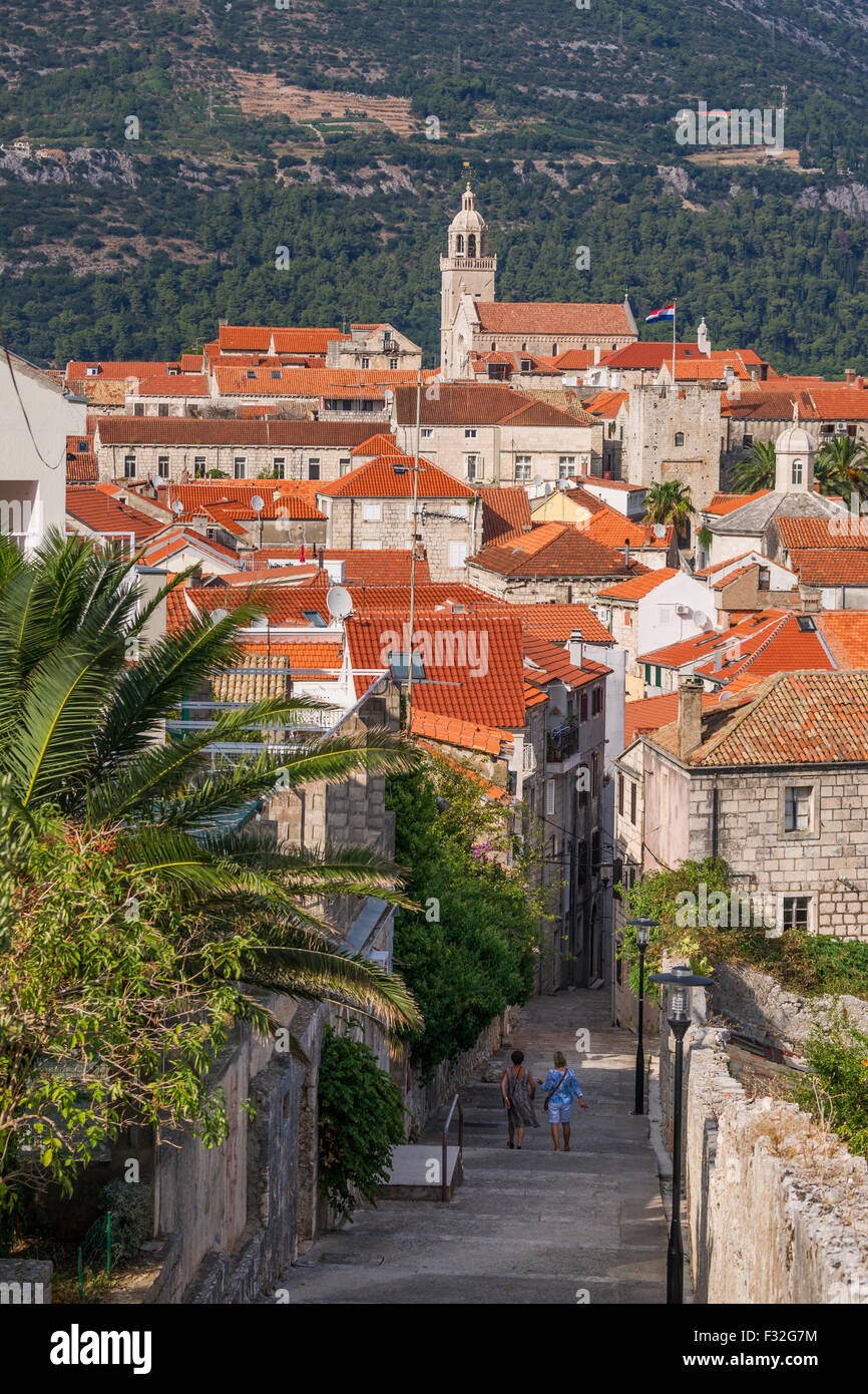 Ansicht des historischen Zentrum von Korcula Stadt mit Glockenturm der St.-Markus-Kathedrale dominiert. Kroatien. Stockfoto