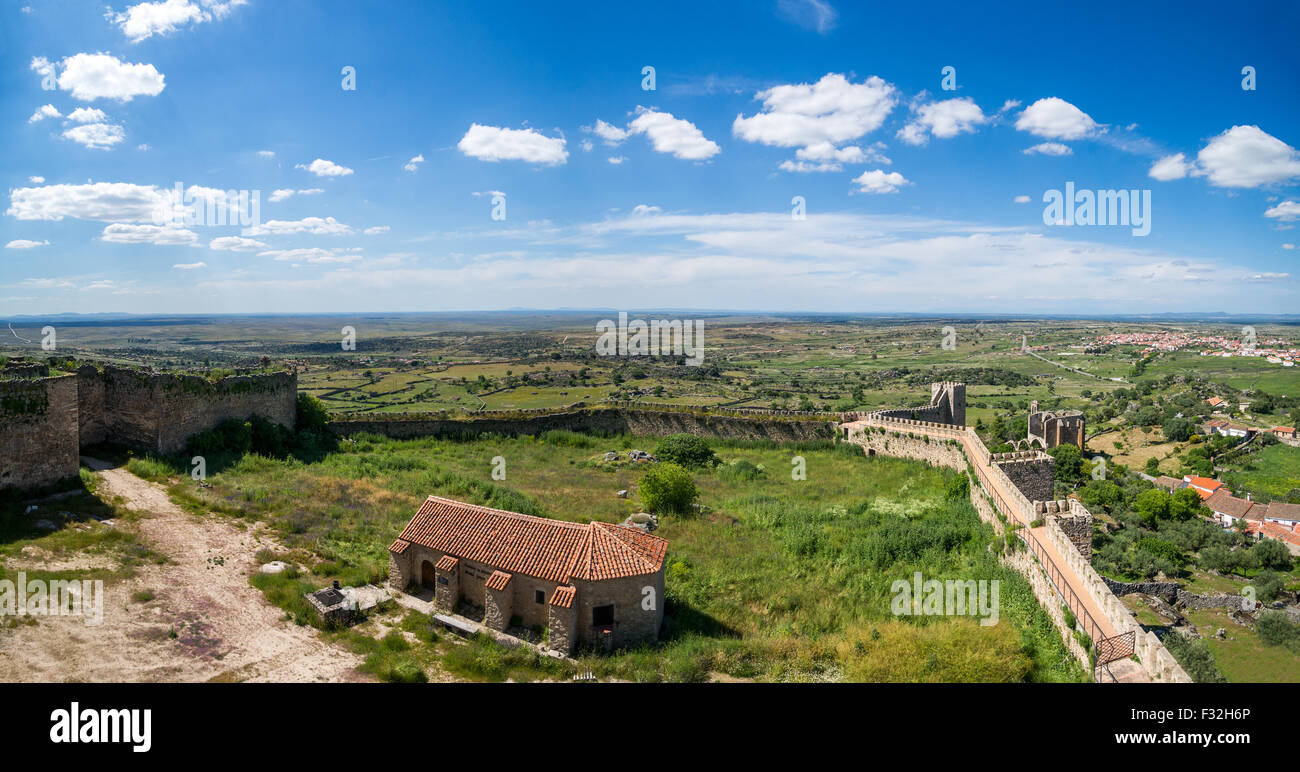 Panoramasicht auf die Umgebungen von Trujillo von der Stadt Burg. Extremadura, Spanien Stockfoto