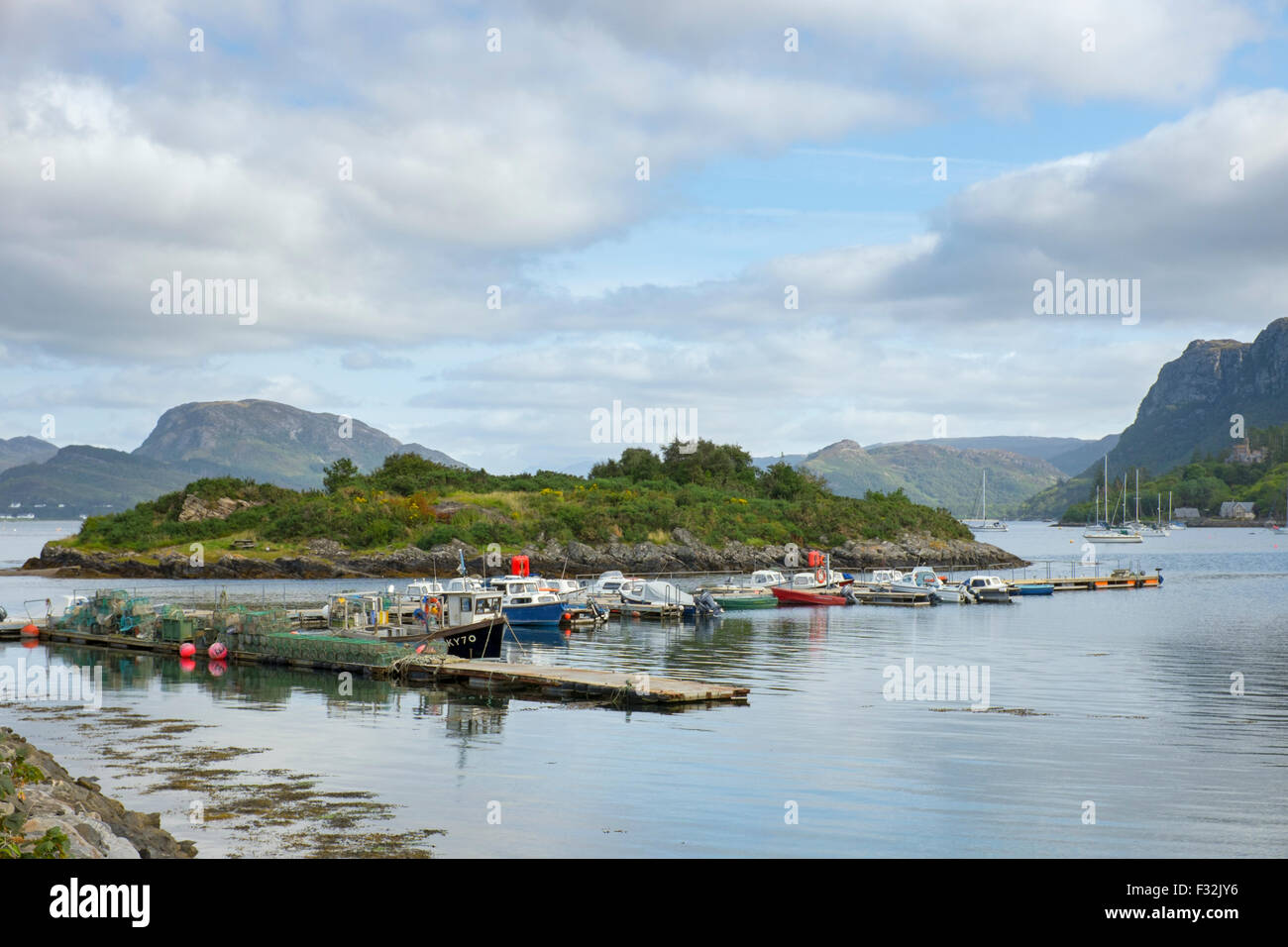 Plockton an den Ufern des Loch Carron, Schottland. Stockfoto