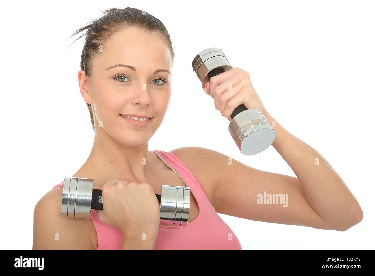 Sportliche junge Frau Ausbildung oder zur Verbesserung Ihrer Fitness arbeiten mit Hantel Gewichte Isoliert gegen einen weißen Hintergrund Stockfoto