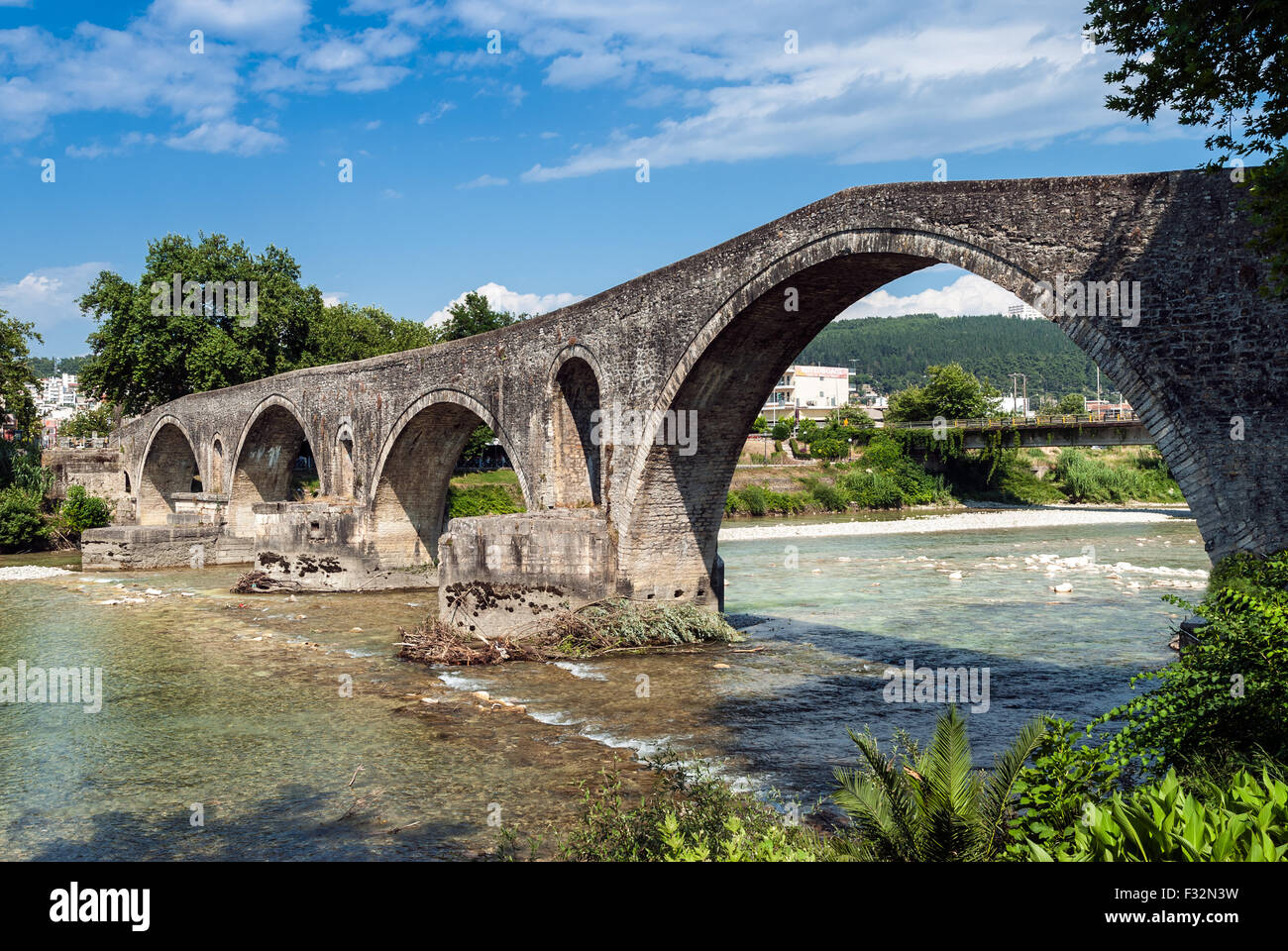 Die berühmte steinerne Brücke in Arta, Griechenland Stockfoto