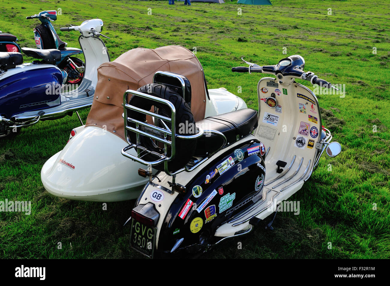 Vespa und Beiwagen Stockfoto