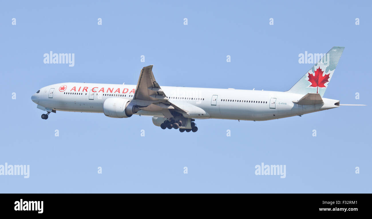 Air Canada Boeing 777 C-FIVS Weg vom Flughafen London Heathrow LHR Stockfoto
