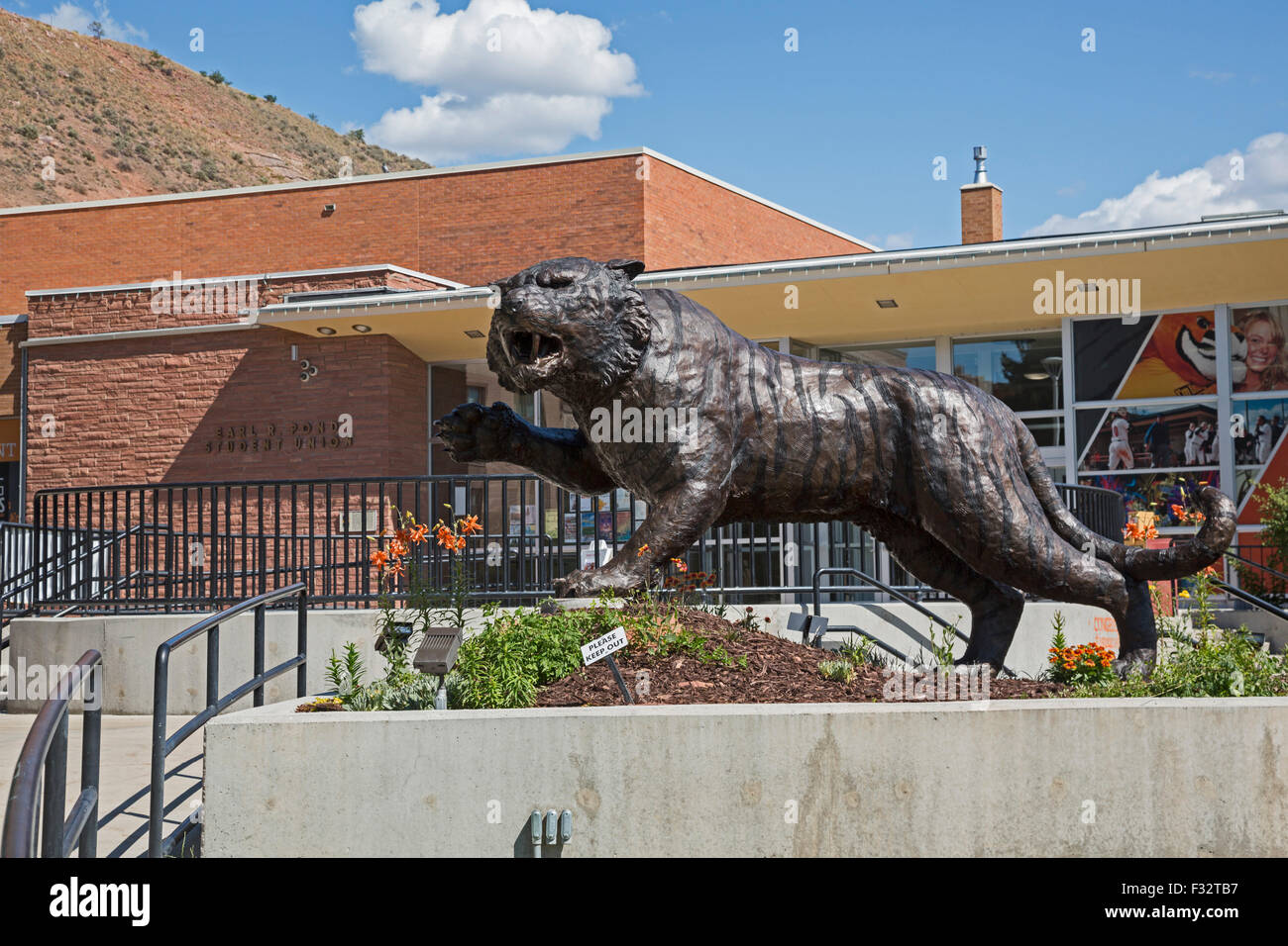 Pocatello, Idaho - eine Skulptur von einem bengalischen Tiger außerhalb der Studentenschaft an der Idaho State University. Stockfoto