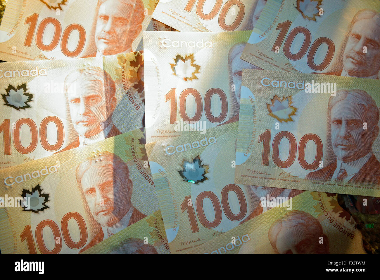 Eine Sammlung von neuen kanadischen 100-Dollar-Banknote Rechnungen Geld Stockfoto