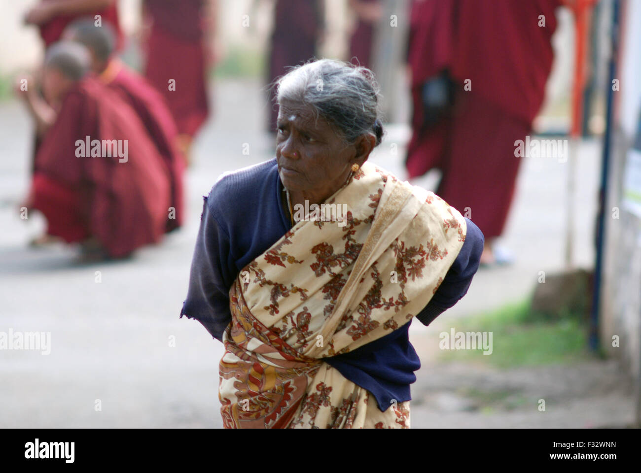 Ein Bettler Frau am Sera Jey klösterliche Universität Stockfoto
