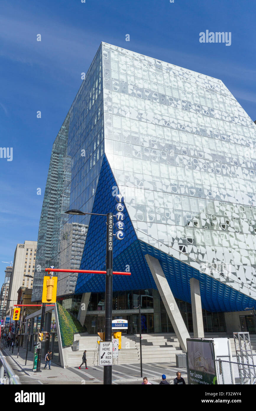 Ryerson University Student Learning Center auf Yonge und Gould in Downtown Toronto, Ontario, Kanada Stockfoto