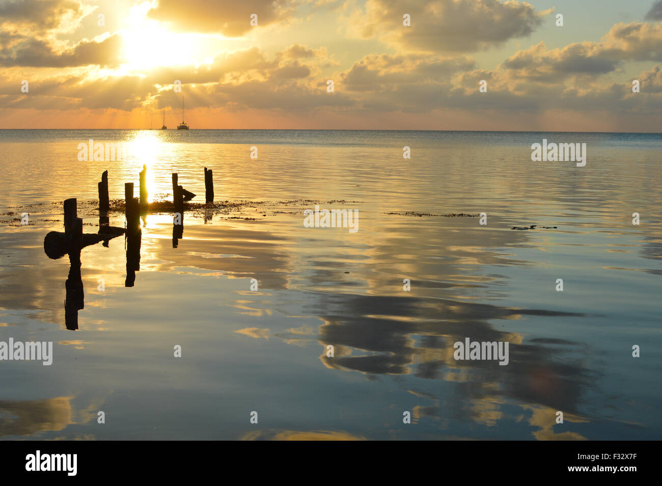 Sonnenuntergang in der Karibik Insel Caye Caulker in Belize Stockfoto