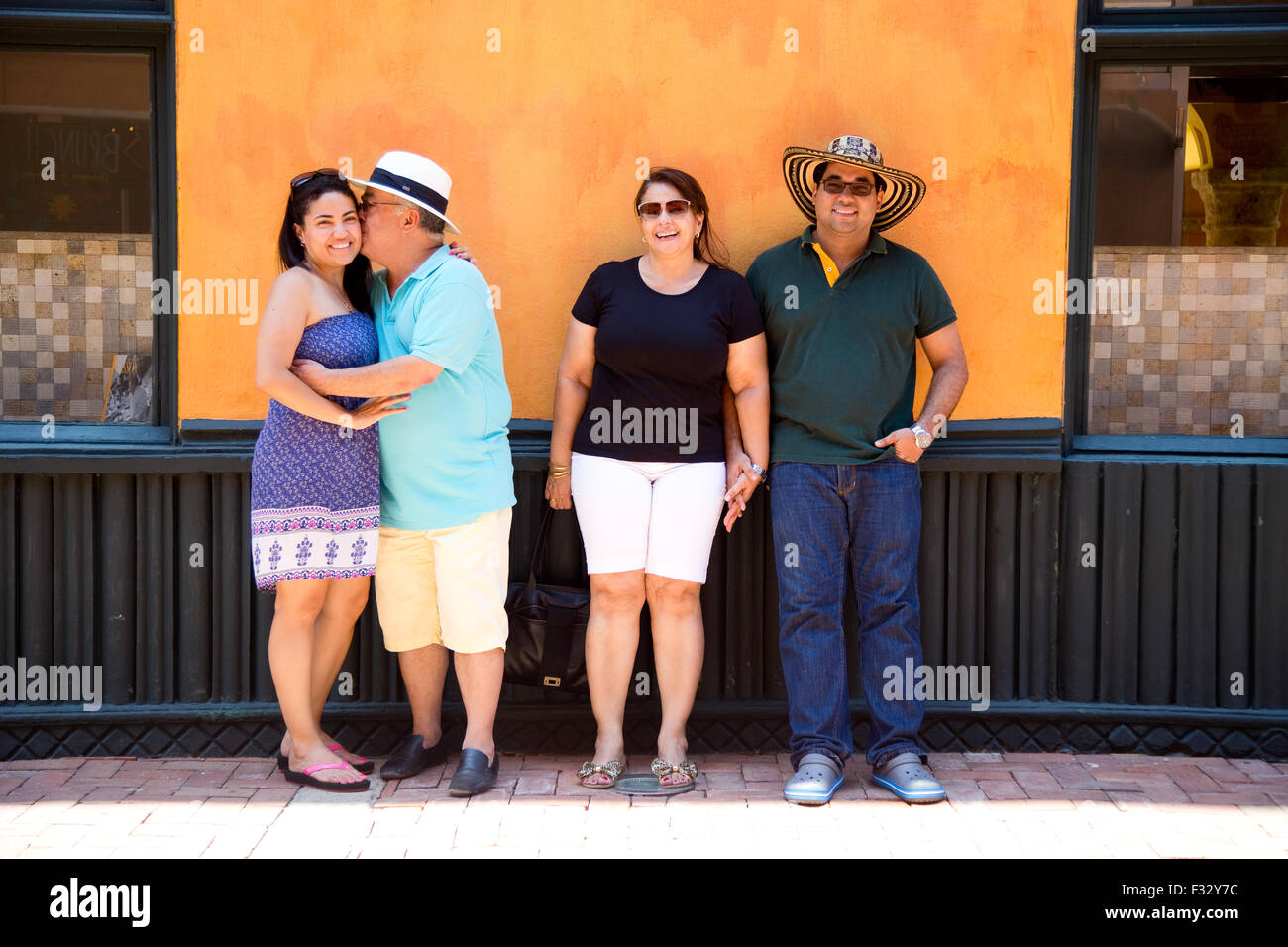 CARTAGENA - 13. SEPTEMBER: Eine kolumbianische Familie Besuch der Stadt am 13. September 2015 in Cartagena, Kolumbien. Cartagena ich Stockfoto