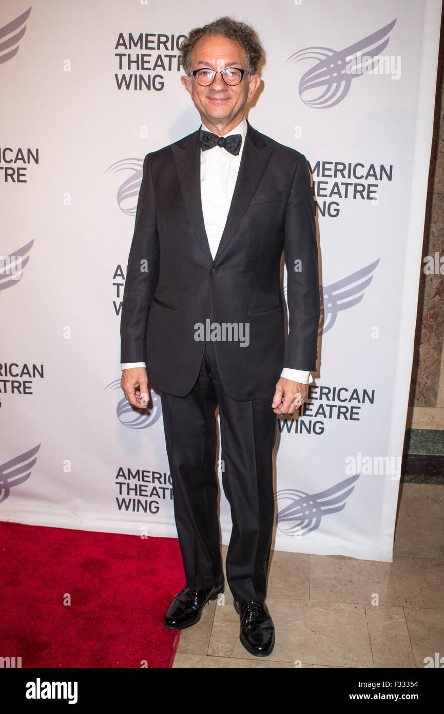 New York, NY, USA. 28. Sep, 2015. William Ivey Long im Ankunftsbereich für American Theatre Wing jährliche Gala 2015, The Plaza Hotel, New York, NY 28. September 2015. Bildnachweis: Steven Ferdman/Everett Collection/Alamy Live-Nachrichten Stockfoto