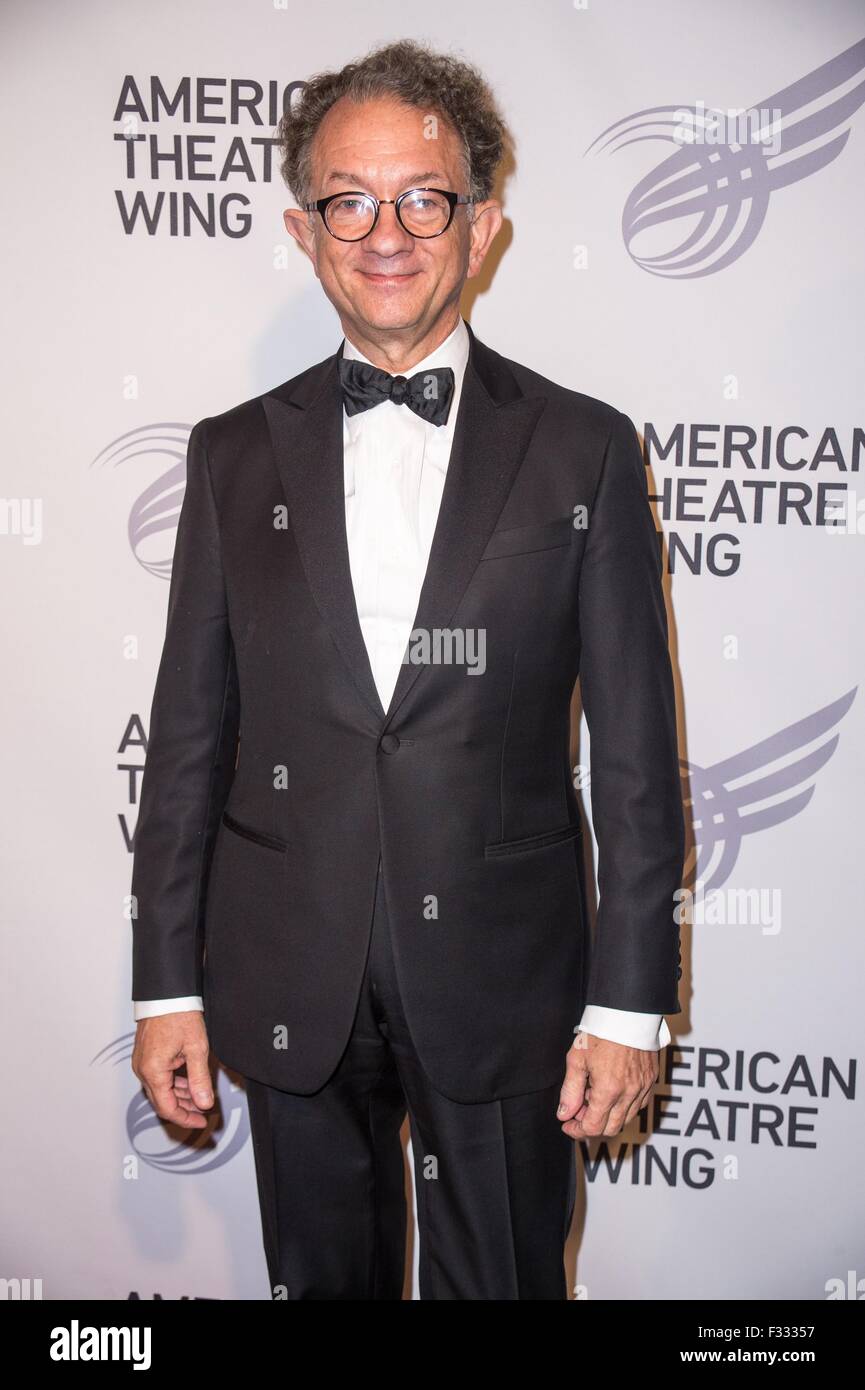 New York, NY, USA. 28. Sep, 2015. William Ivey Long im Ankunftsbereich für American Theatre Wing jährliche Gala 2015, The Plaza Hotel, New York, NY 28. September 2015. Bildnachweis: Steven Ferdman/Everett Collection/Alamy Live-Nachrichten Stockfoto