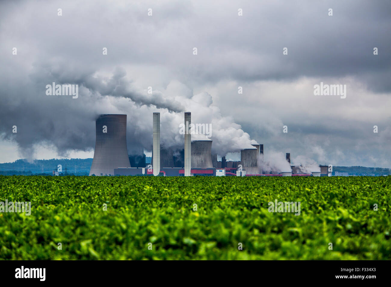 Braunkohle-Kraftwerk, Energieerzeugung, mit vielen CO2-Abgase in Bergheim-Niederaußem der RWE Power AG Stockfoto