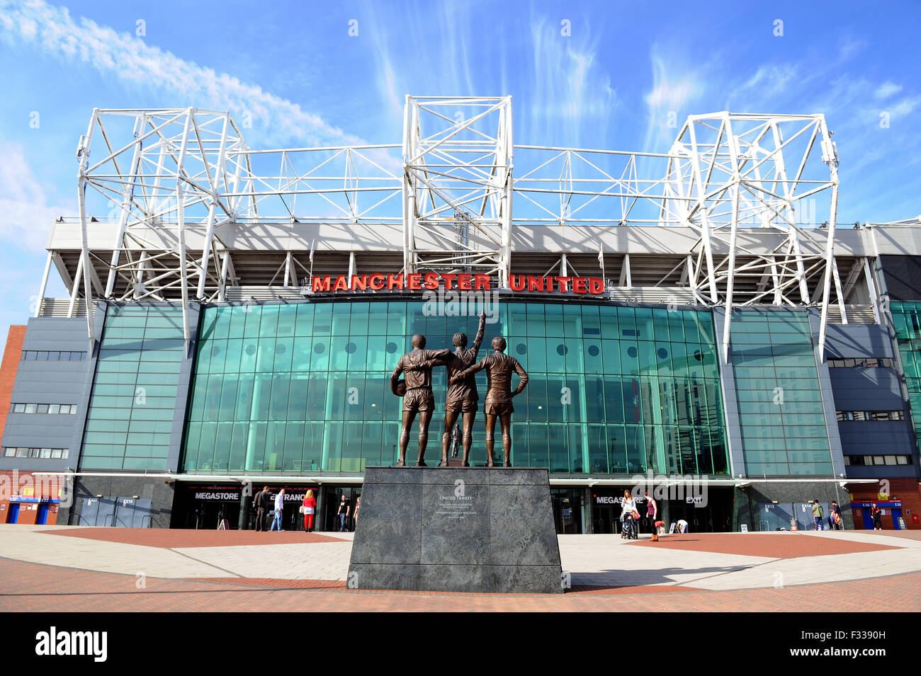 Die vereinte Trinität außerhalb Manchester United Football Club Stadion Old Trafford, Manchester Stockfoto