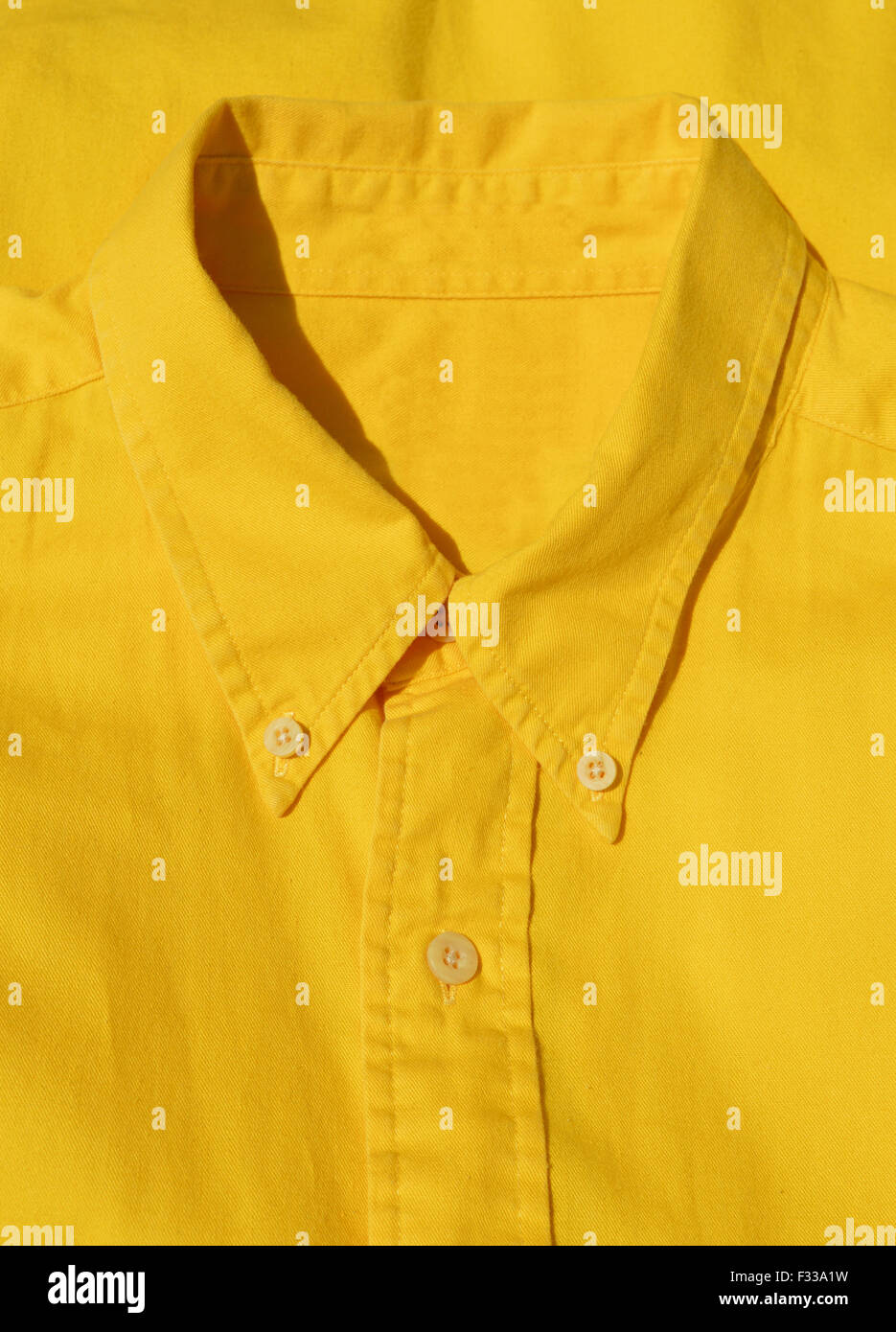 Mannes Shirt gelb Stockfoto