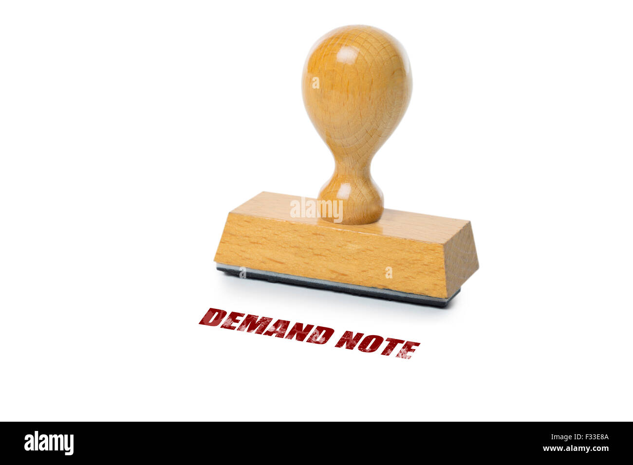 Mahnung bedruckt mit Holz Stempel isoliert auf weißem Hintergrund mit roter Tinte. Stockfoto