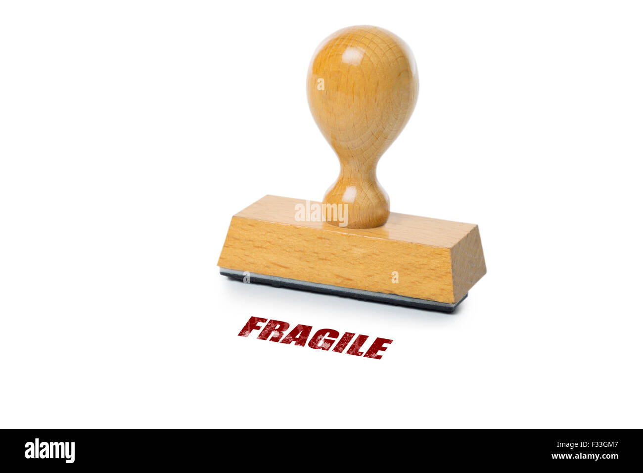 Fragile bedruckt mit Holz Stempel isoliert auf weißem Hintergrund mit roter Tinte. Stockfoto