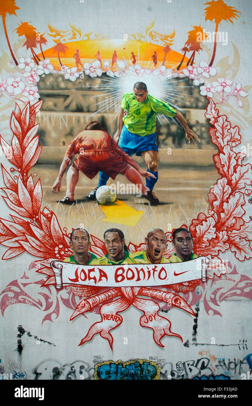 Ronaldo als Fussball-Gott - Wandgemaelde Gegenueber Dem Tacheles in Berlin-Mitte - Fussballweltmeisterschaft in Deutschland 2006 Stockfoto