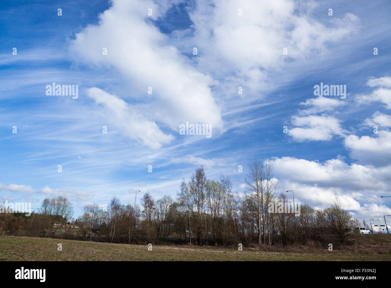 Lange Cirrus-Wolken-skyscape Stockfoto
