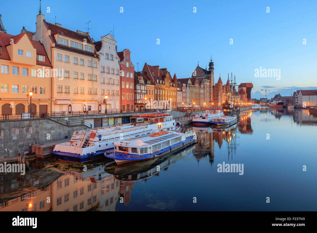 Zentralen Kai von Danzig in der Dämmerung, Polen Stockfoto