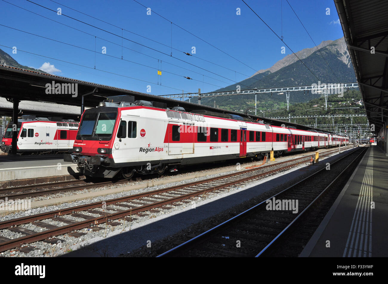Elektrische Triebzüge Passagier in Brig, Wallis, Schweiz Stockfoto