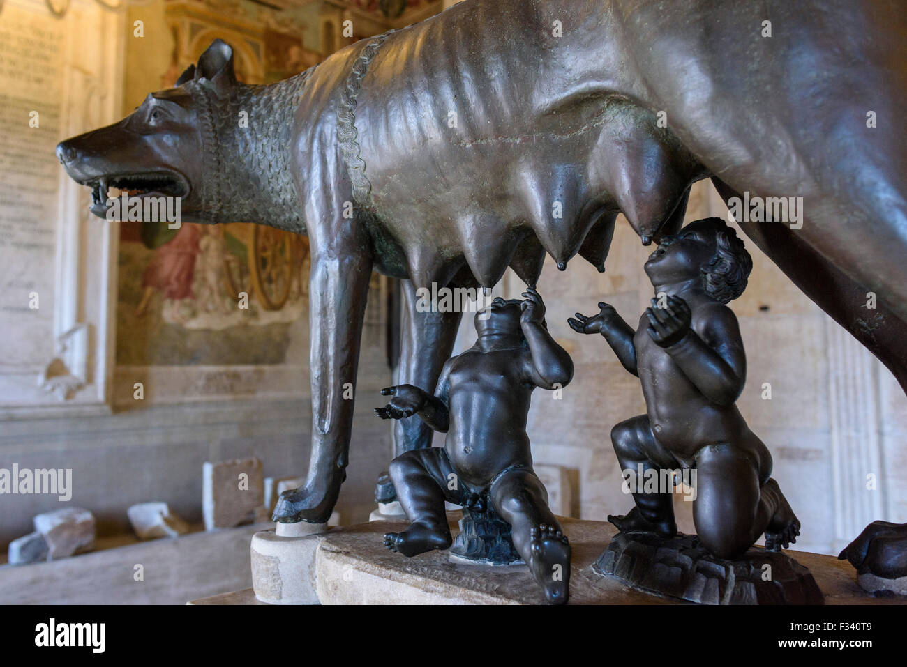 Rom. Italien. Capitoline Museum. Wölfin die Zwillinge Romulus & Remus gesäugt. Stockfoto