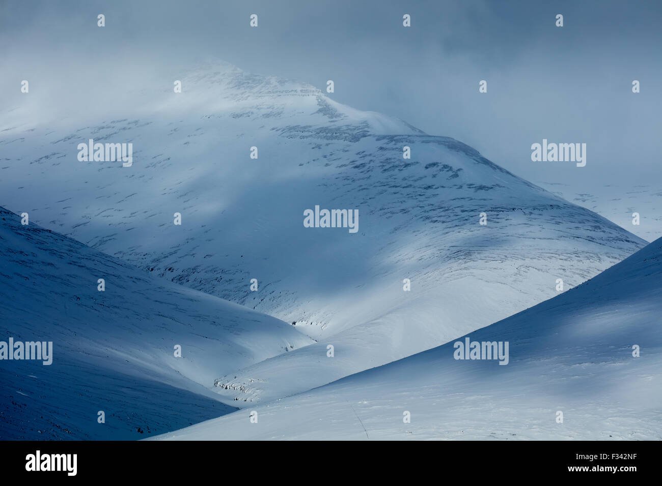 schneebedeckten Hügeln am Geitaberg, West-Island Stockfoto