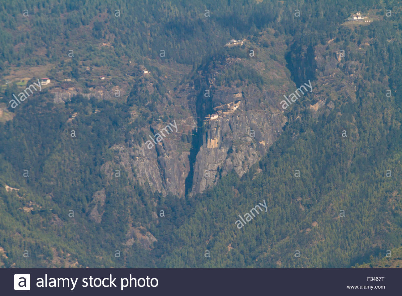 Fernblick über Paro Taktsang (Tiger es Nest) im Teil, Bhutan Stockfoto