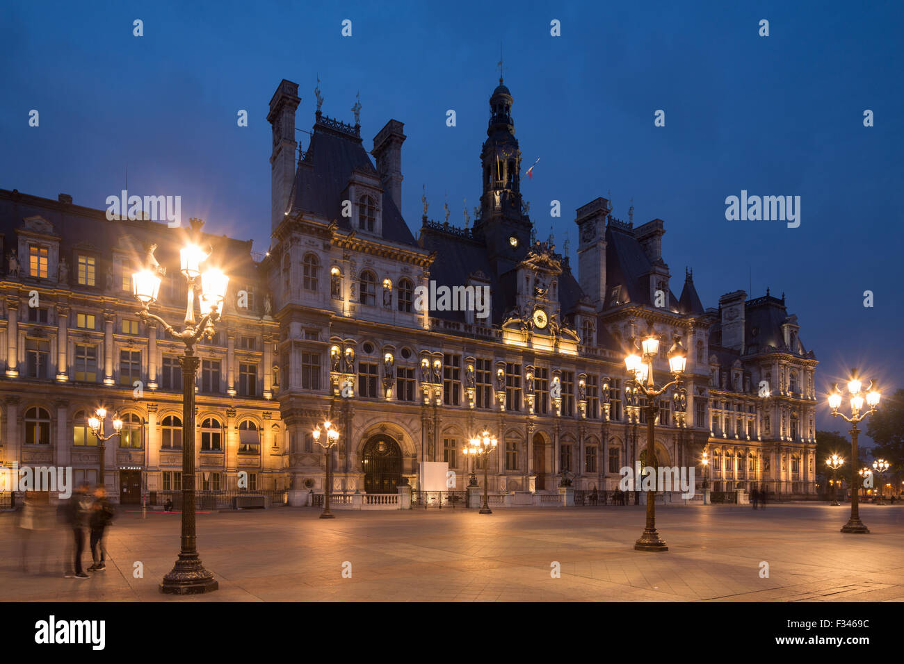 Hotel de Ville in der Nacht, Paris, Frankreich Stockfoto