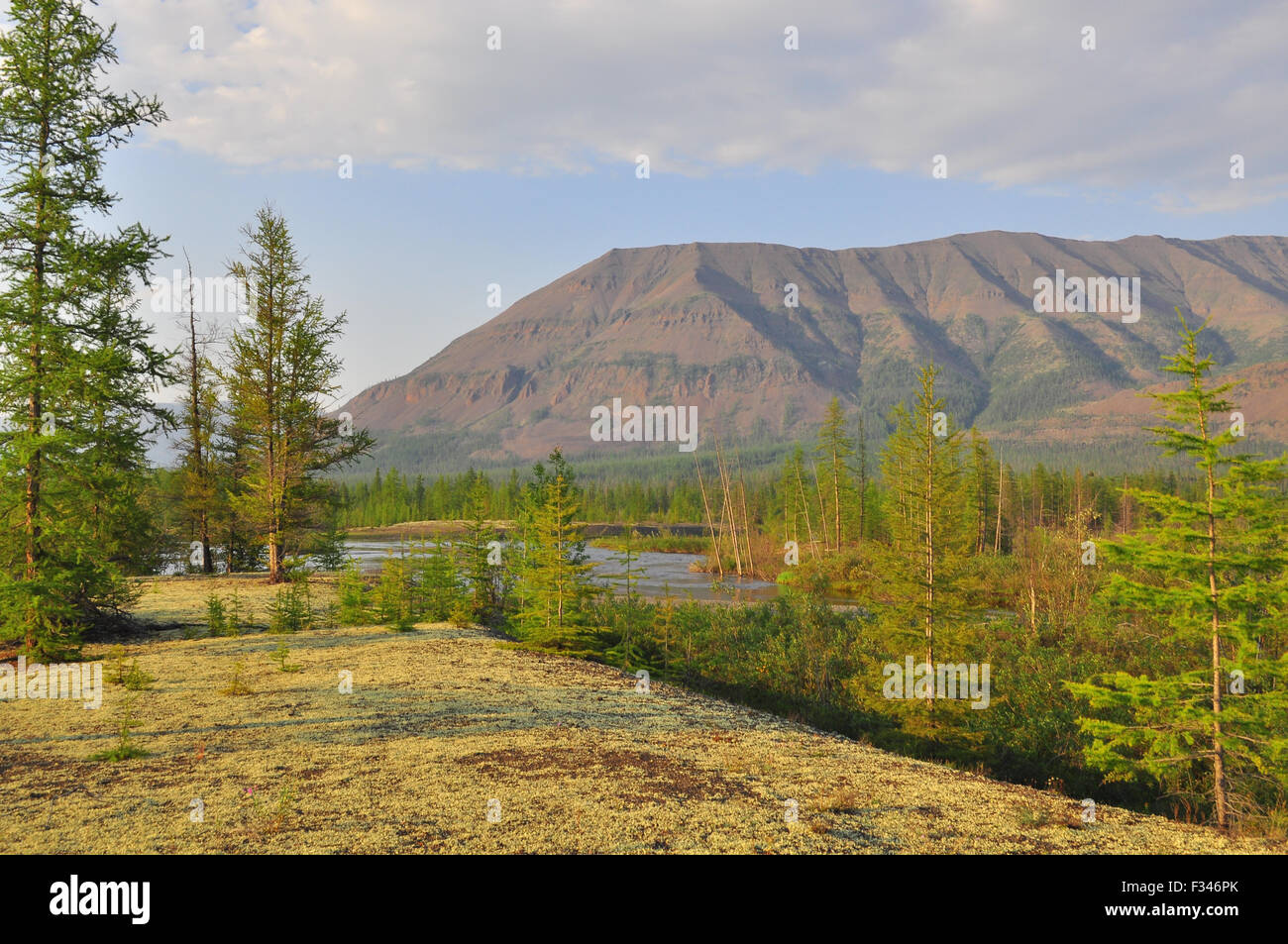 Berge von dem Putorana-Plateau. Sommer Landschaft auf der Taimyr-Halbinsel, Sibirien, Russland. Stockfoto