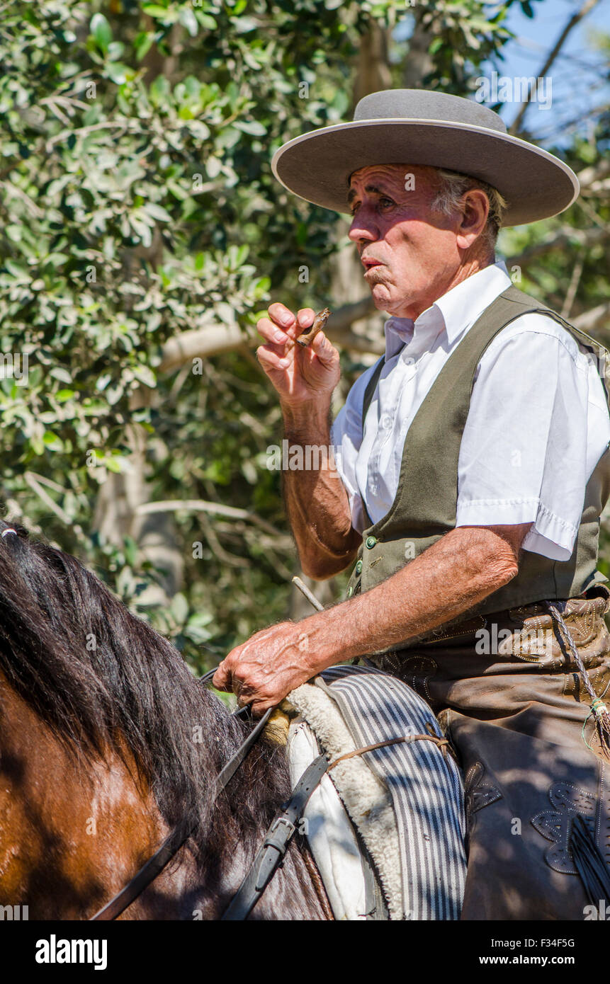 Spanischer Mann auf Pferd, traditionellen katholischen Wallfahrtsort, Romeria Virgen del Rosario, Fuengirola, Andalusien, Spanien. Stockfoto
