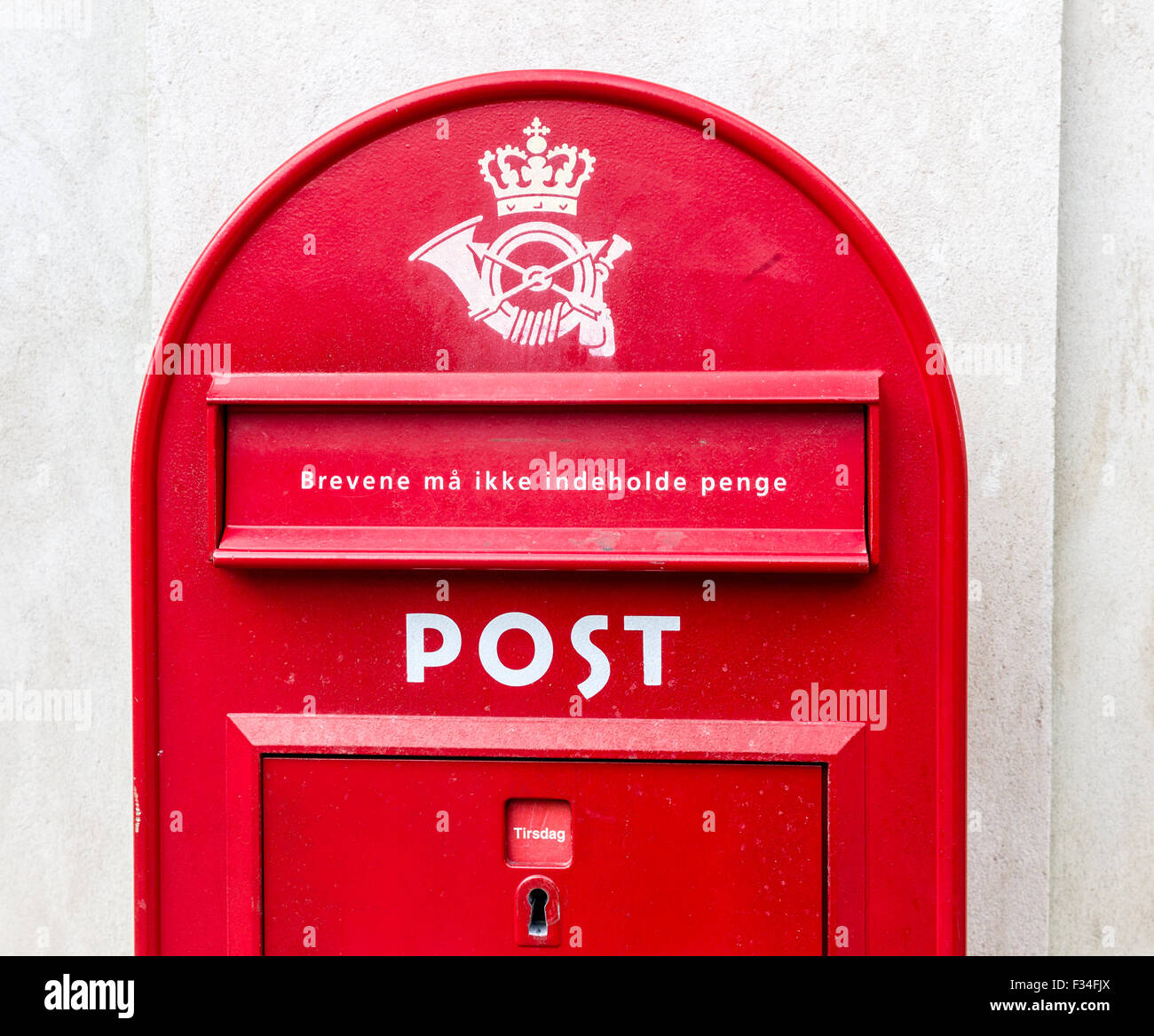 Traditionellen roten Briefkasten in Kopenhagen, Dänemark Stockfoto