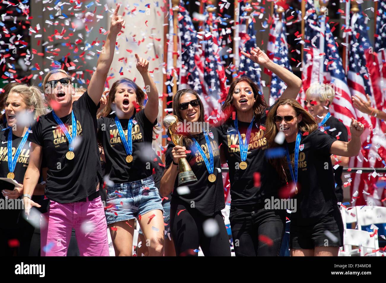 New Yorks Bürgermeister Bill de Blasio beherbergt eine Schlucht von Heldinnen Konfettiparade und Feier zu Ehren der US-Frauen Fußball-Nationalmannschaft nach ihrem Sieg in der FIFA-Weltmeisterschaft 10. Juli 2015 in New York City. Stockfoto