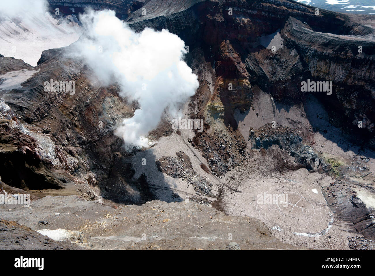 Rauchen-Krater des Gorely, Kamtschatka, Russland Stockfoto