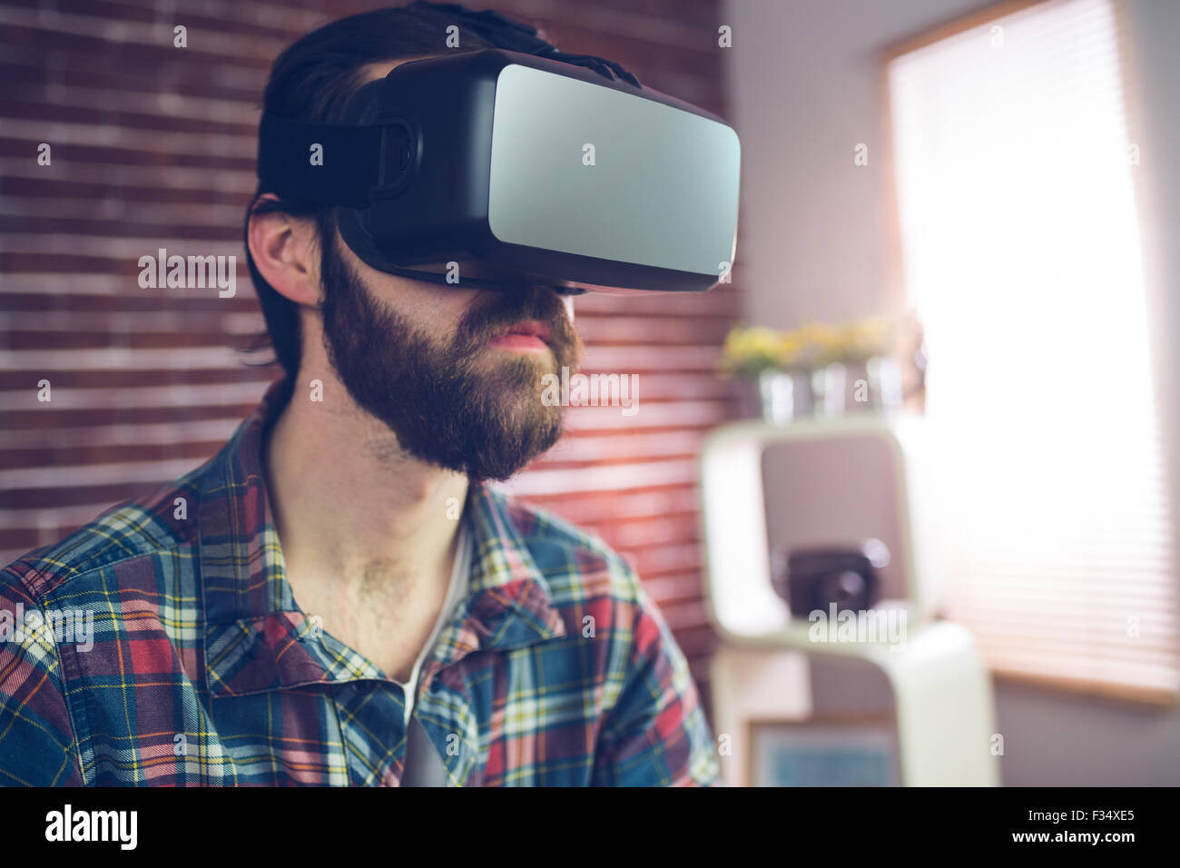 Intelligente kreative Geschäftsmann mit 3D video Brille Stockfoto